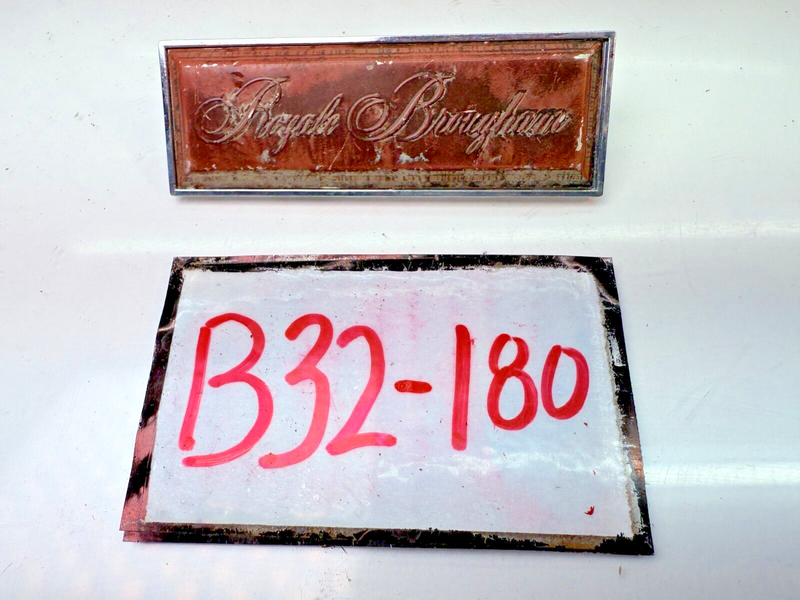 OEM Oldsmobile Royal Emblem BROUGHAM 88 20194799 Woodgrain Olds Ornament B32-180