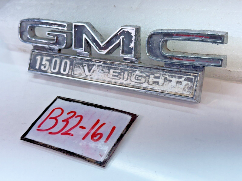 OEM 1969 - 1972 GMC Truck Factory V8 Fender Emblem 69 70 71 72 B32-161