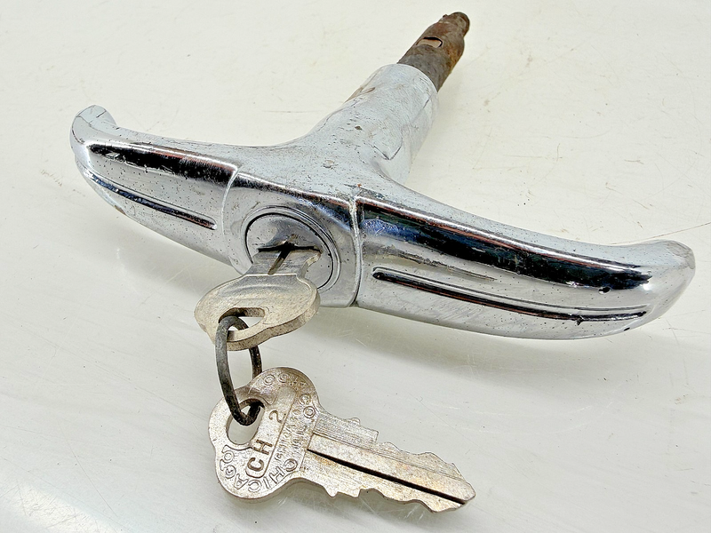 Vintage OEM GM 1946 1947 1948 Oldsmobile Trunk Handle w/ Keys C67-15