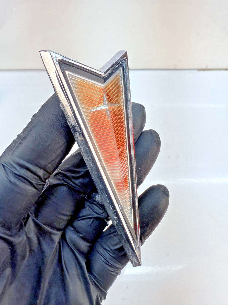 VINTAGE OEM 1980'S METAL PONTIAC ARROW EMBLEM 10014201 GM E5-63