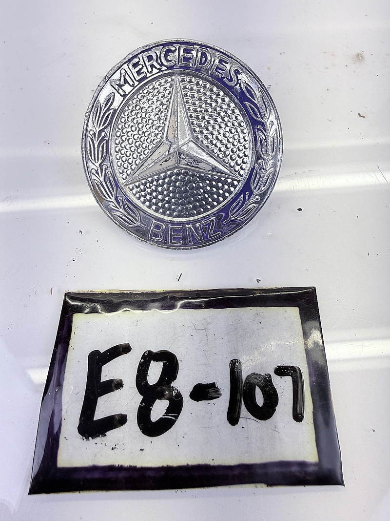 OEM Mercedes Benz W111 W112 Model 108 109 Front Rad. Grill Emblem Badge E8-107