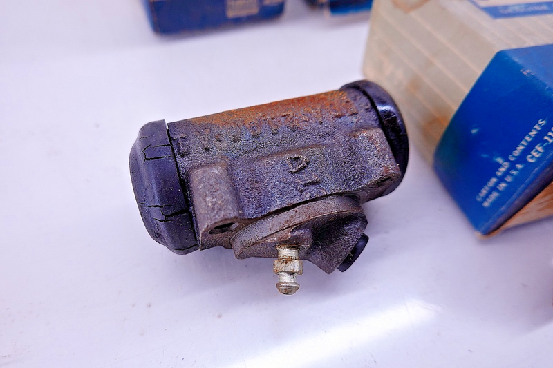 NOS 1965 - 1971 Ford Mustang Wheel Cylinder Assembly Right Front C3DZ-2061-A C55