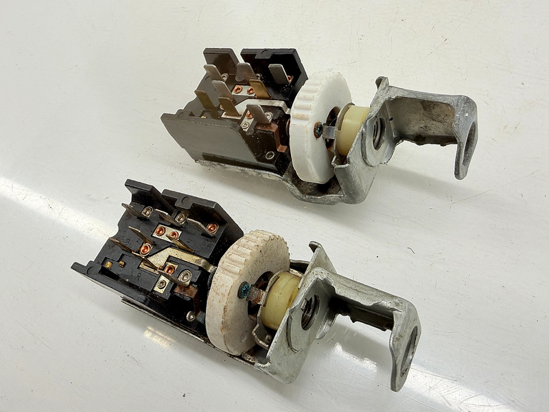 (1) OEM 1965 - 1967 MERCURY COMET COUGAR FORD FAIRLANE HEADLIGHT SWITCH C56-60