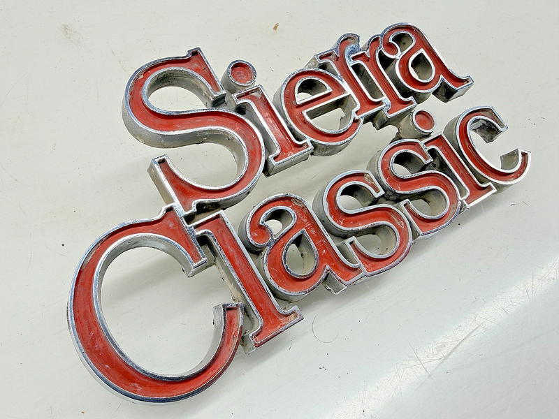 1973 - 1991 JIMMY GMC K5 SQUAREBODY SIERRA CLASSIC EMBLEM 14013796 C66-16