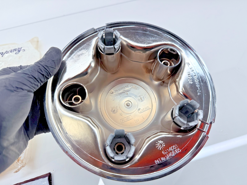 NOS 1997 - 2004 FORD F-150 EXPEDITION WHEEL HUB CAP YL3Z-1130-DA C30-19