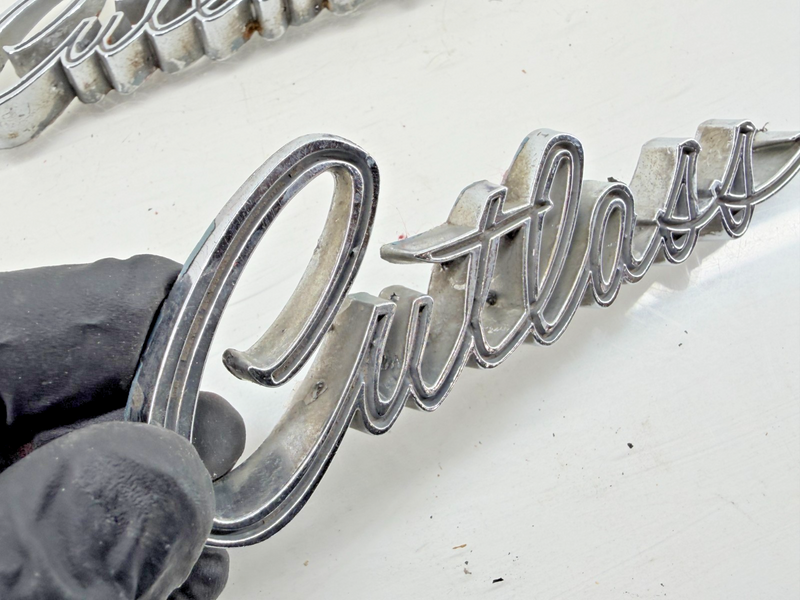 OEM 1968 1969 Oldsmobile Cutlass Front Fender Script Emblem Set 399503 E9-53
