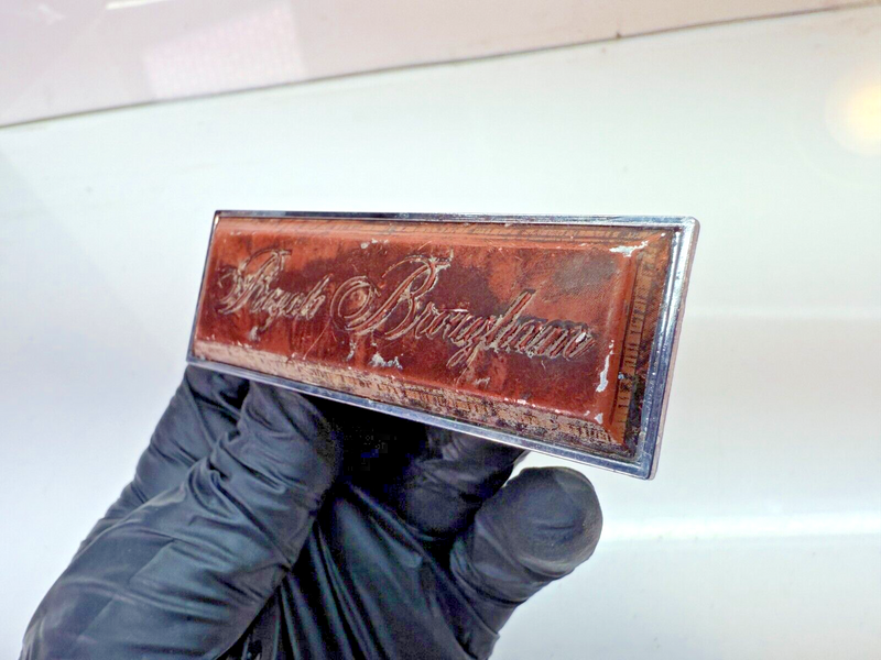 OEM Oldsmobile Royal Emblem BROUGHAM 88 20194799 Woodgrain Olds Ornament B32-180