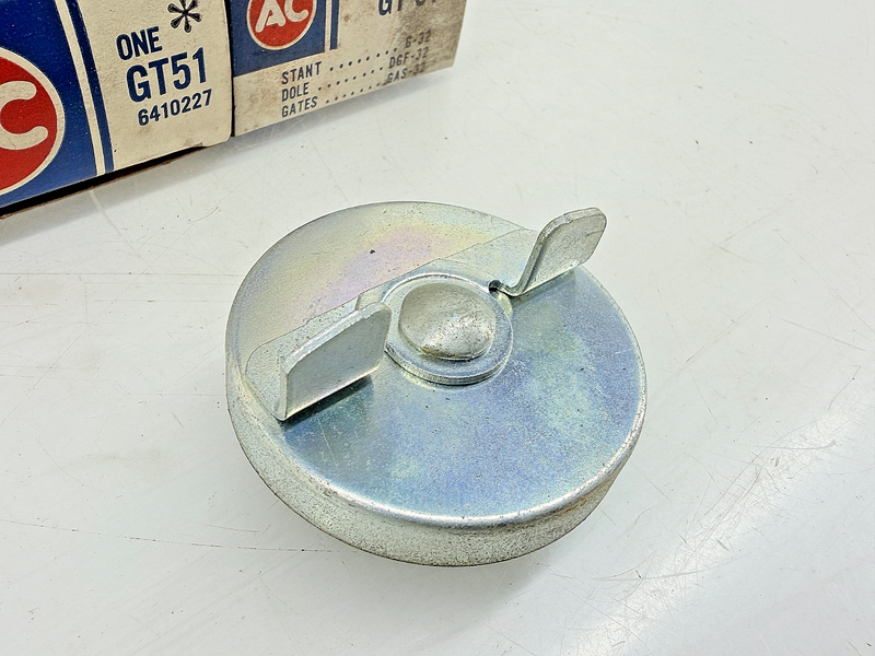 (1) NOS 1964 - 1970 Chevrolet Pontiac GM AC GT51 Gas Tank Cap 6410227 C75-27