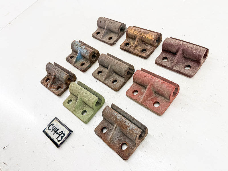 (1) OEM 1946 - 1971 WILLYS FORD JEEP TAILGATE HINGE BRACKET PLATE 663669 C44-93