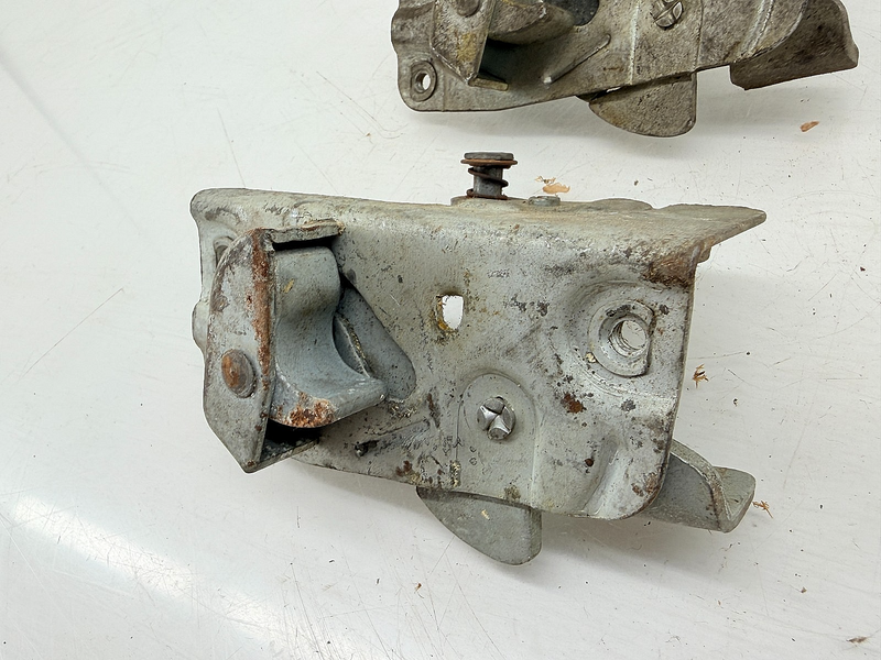 (1)- NOS 1952 1953 1954 1955 Chevrolet Front Door Lock RH GM 3698814 C70-10