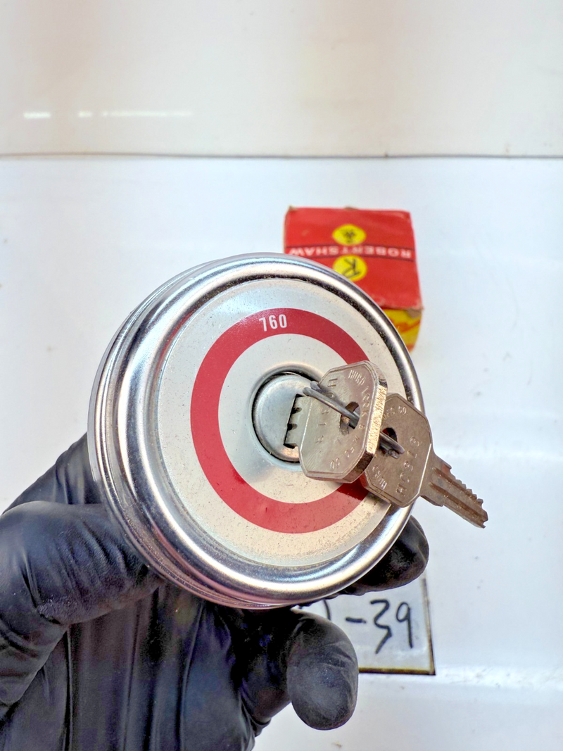 NOS STANT Locking Gas Cap G 760 Keys 1971 - 1981 Ford Mustang TBird Trucks B2-39