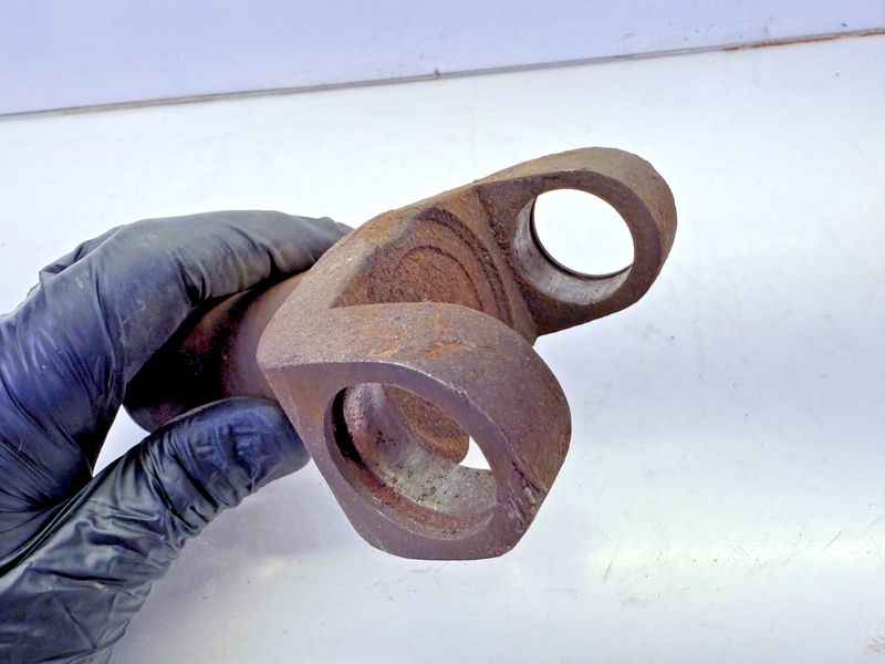 OEM GM Spicer Drive Shaft Yoke C-23-379 B45-32