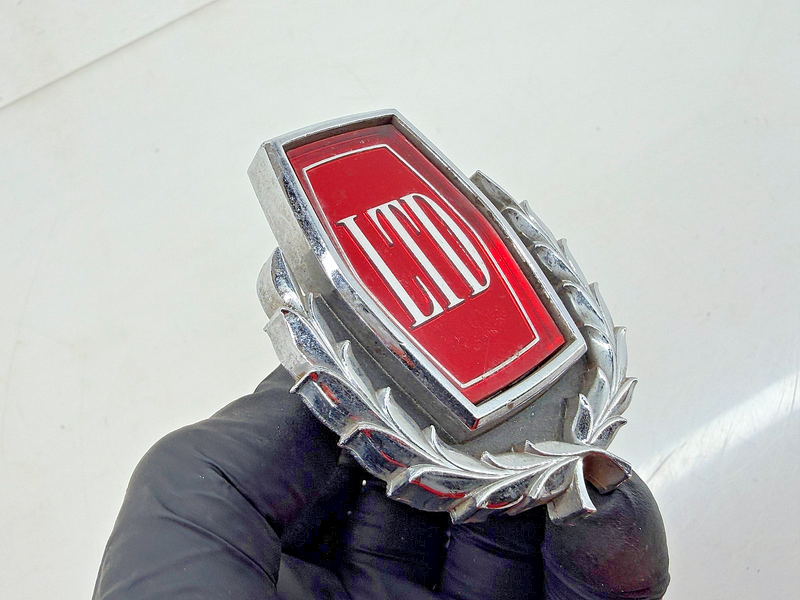 OEM 1973 1974 1975 Ford LTD Galaxie Front Grille Emblem D3AB-8B369-AC E7-119