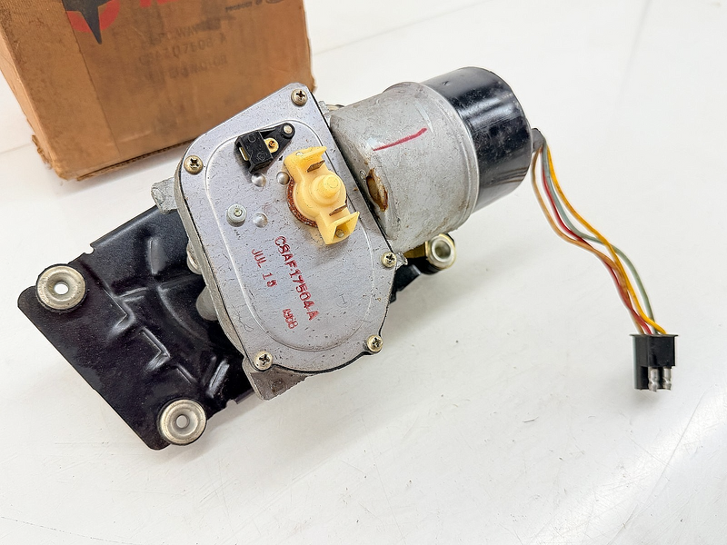NOS 1965 - 1968 Custom Galaxie 500 XL LTD 2-SPEED WINDSHIELD WIPER MOTOR C72-1