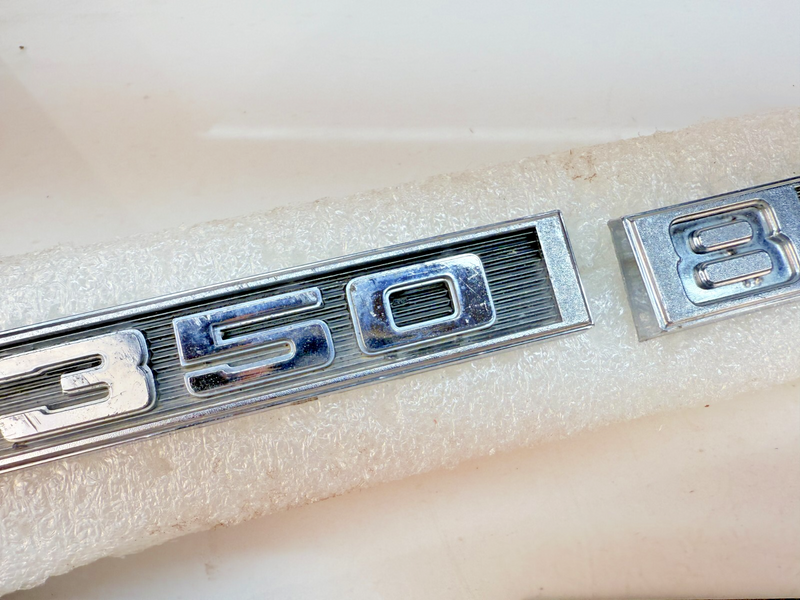 OEM Vintage 1969 - 1972 CHEVY TRUCK PAIR OF 8 350 FENDER EMBLEM 3950926 B32-258