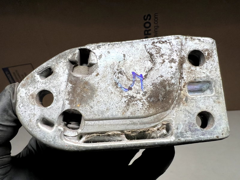 OEM GM Corvette Impala Pontiac RH Door Striker 4664964 Bel Air Cadillac B22-5