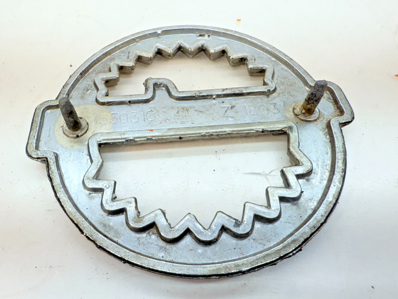 1976 - 1980 Chevrolet Cheyenne Blazer K5 Emblem Squarebody Chevy 330316 B84-38