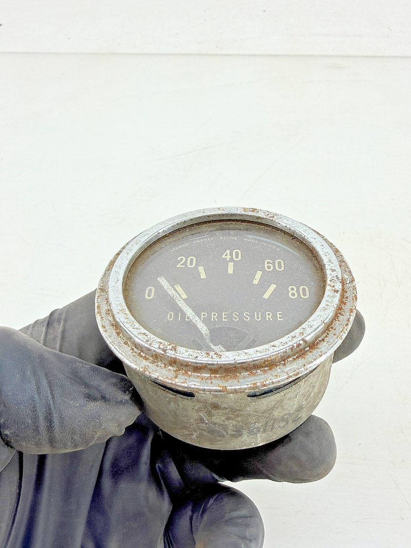 Vintage 1950 -60s Hot Rod Stewart Warner Oil Pressure Gauge 80 PSI 431798 C39-43