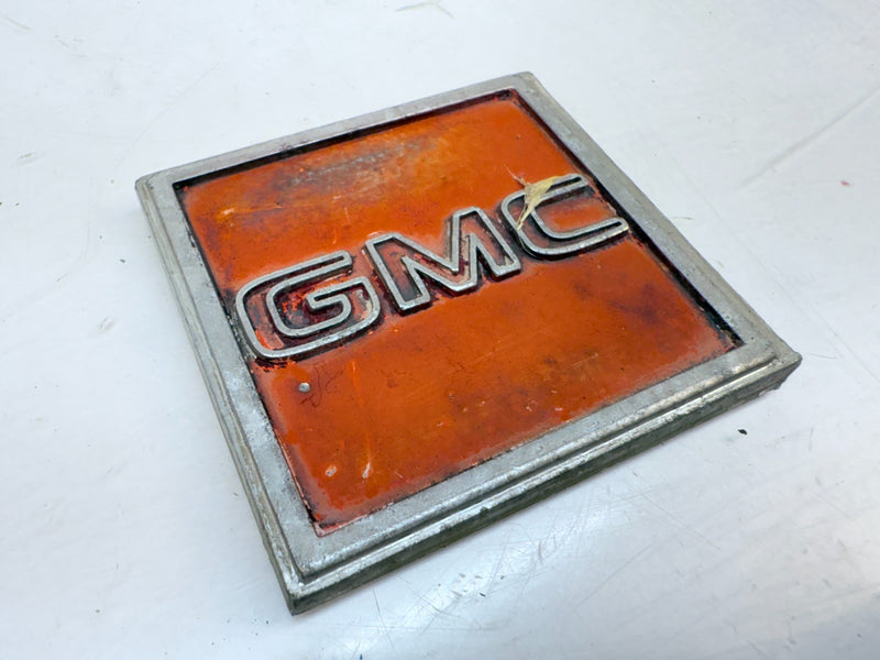 BRKN OEM 1973 1974 GMC Custom 2500 Truck Fender Emblem 73 74 E7-100