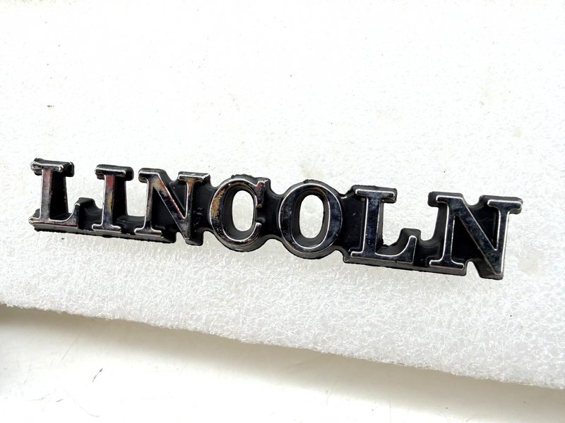 1975 -  1981 Lincoln Town Car Nameplate Emblem D5VB-5506042 E9-93