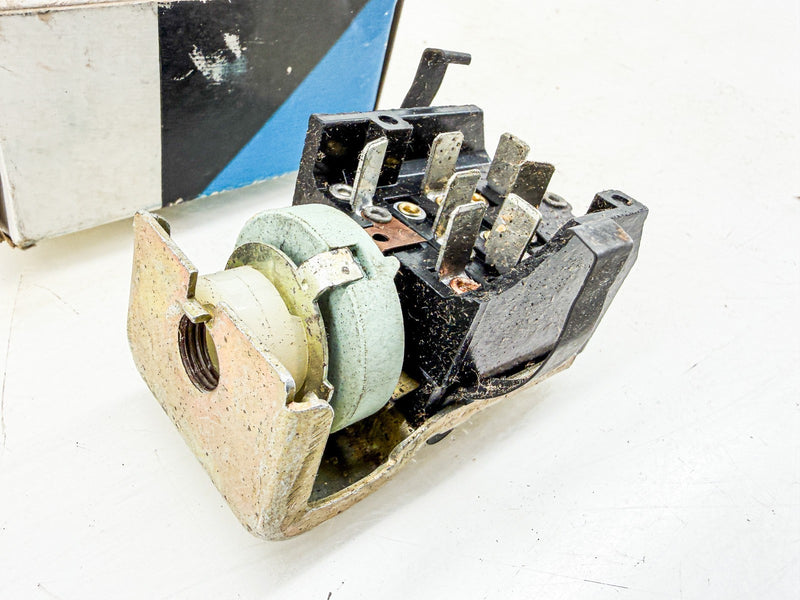 (1) NOS 1960 -1964 Ford GALAXIE 500 Comet BENDIX SL-39 HEADLIGHT SWITCH C79-6