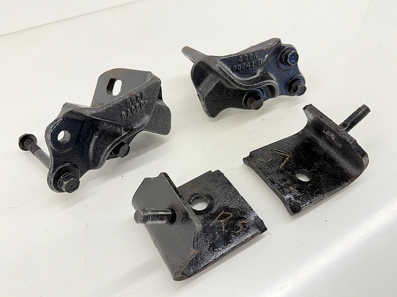OEM 1964 - 1966 Mustang GT 1963 - 1965 Falcon 260 289 MOTOR MOUNT FRAME BRACKETS