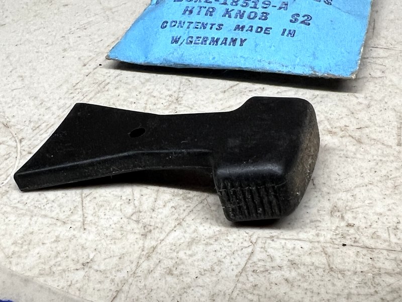 NOS Ford D8RZ-18519-A Heater Control Knob B31-151