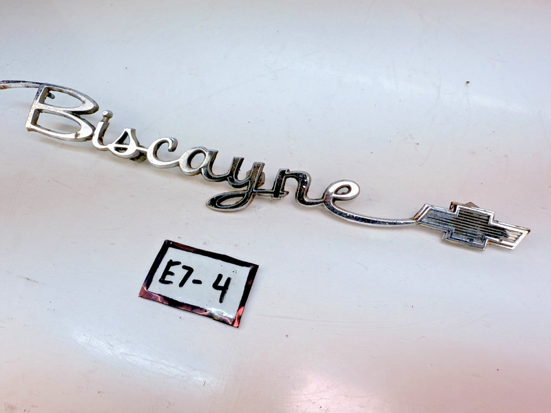 OEM 1964 CHEVROLET BISCAYNE CHROME QUARTER PANEL SCRIPT EMBLEM 4886814 E7-4