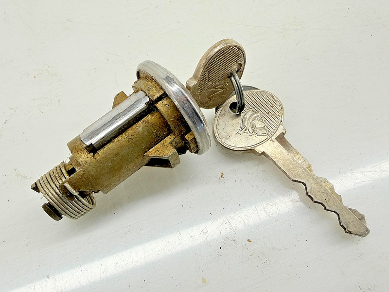 NOS 1964 - 1977 FORD LINCOLN MERCURY Trunk Lock Cylinder & Keys C57-25