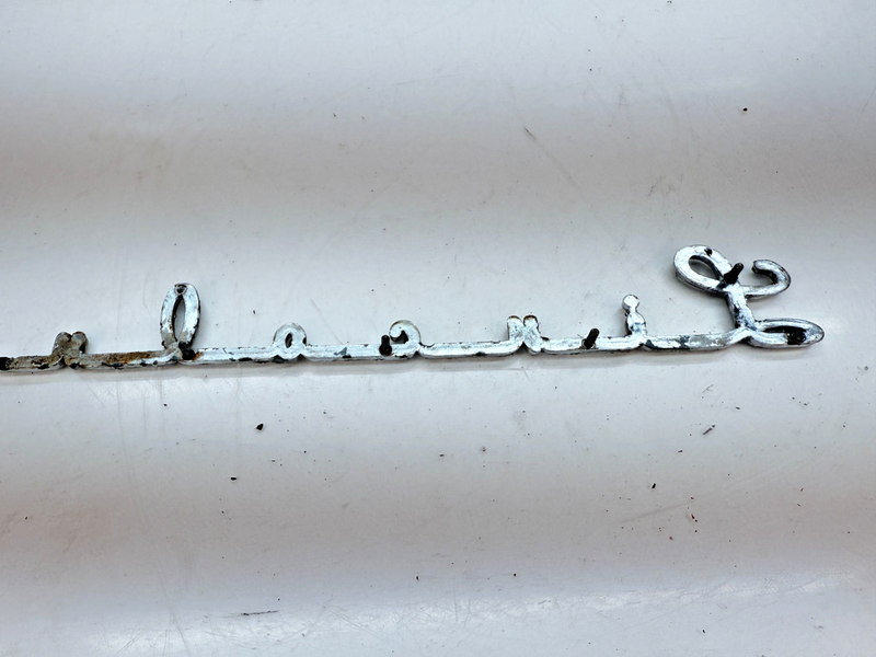 RARE VINTAGE 1950 1951 BABY LINCOLN EMBLEM SCRIPT DIE CAST CHROME E6-122