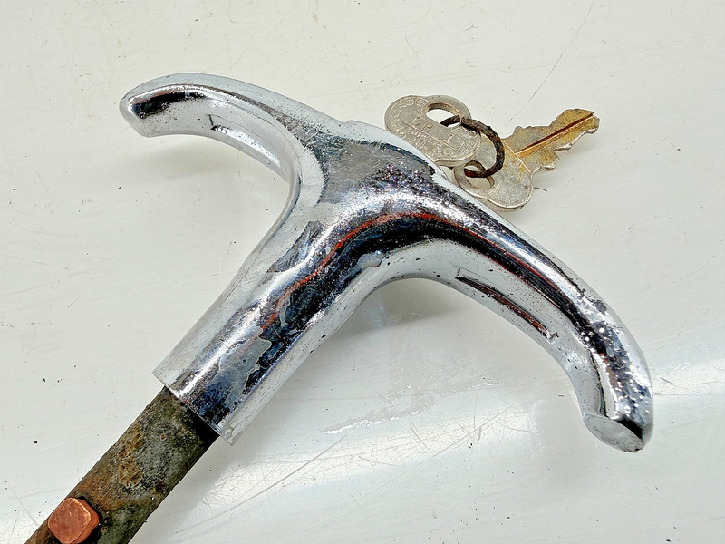Vintage OEM GM 1946 1947 1948 Oldsmobile Trunk Handle w/ Keys C67-19