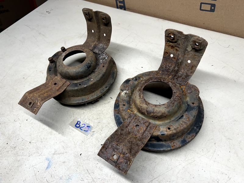 1960 GM Impala BelAir Biscayne Headlight Bucket Mounting Bracket El Camino B25-2