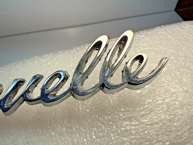 VINTAGE 1968 CHEVY CHEVELLE REAR DECK EMBLEM SCRIPT 7740129 GM B32-44