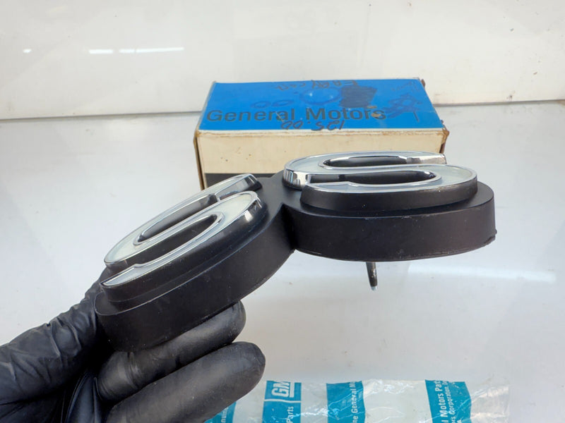 NOS EARLY CAST 1971 CHEVROLET CHEVELLE EL CAMINO SS GRILLE EMBLEM 3991036 B61-5