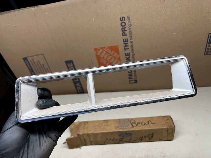 NOS 1972 1973 74 1975 1976 Ford Thunderbird RH FRONT SIDE MARKER LAMP BEZEL B26