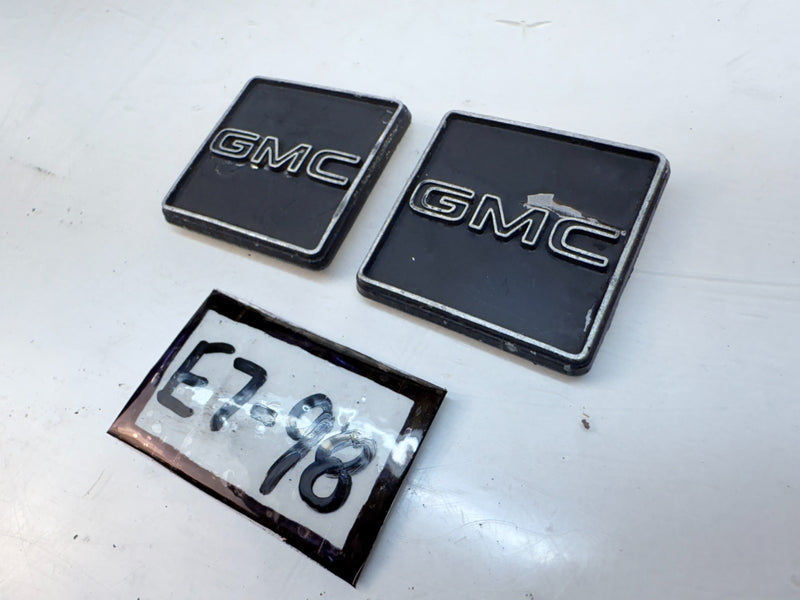 OEM 1973 - 1978 GMC Truck PAIR Cab Corner Badges Trim Emblem E7-98