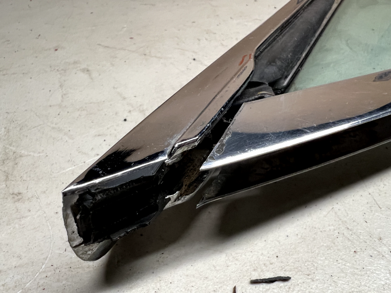 1964-1966 THUNDERBIRD WING VENT WINDOW GLASS PASSENGER RIGHT SIDE 64 65 66 U3B-7