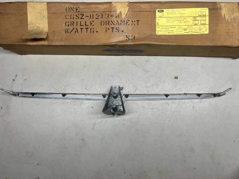 *NOS* Original 1966 66 FORD THUNDERBIRD Front Grille Chrome Emblem Badge U1C-B7