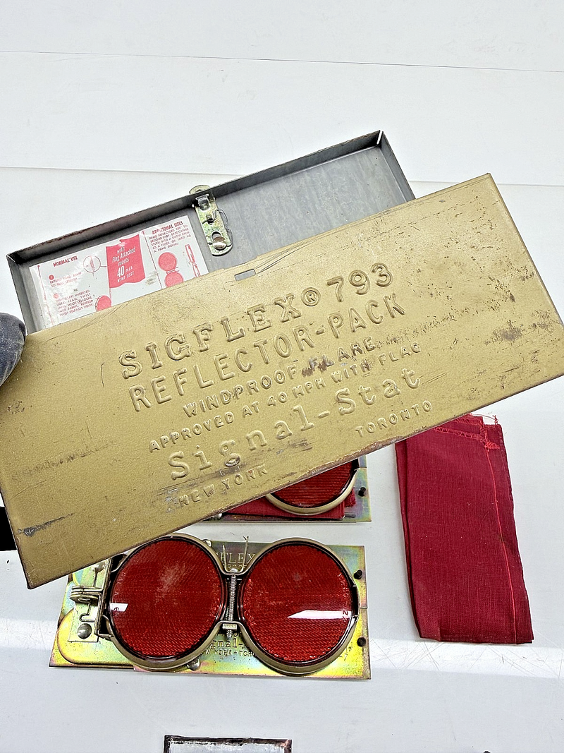 NOS Vintage Signal-Stat SigFlex 791 Reflector Kit 793 Metal Box Rat Rod C50-1a