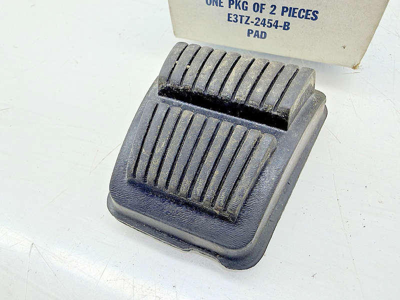 NOS 1983 - 1992 FORD TRUCK BRAKE CLUTCH PEDAL PAD E3TZ-2454-B C77-11