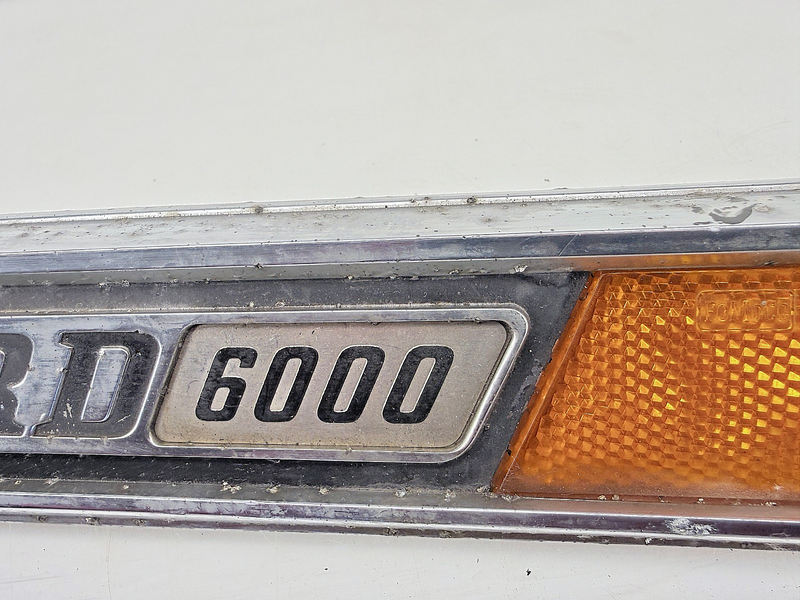 OEM 1968 - 1972 Ford RH CAB SIDE FORD 6000 REFLECTOR EMBLEM ORNAMENT C46-18
