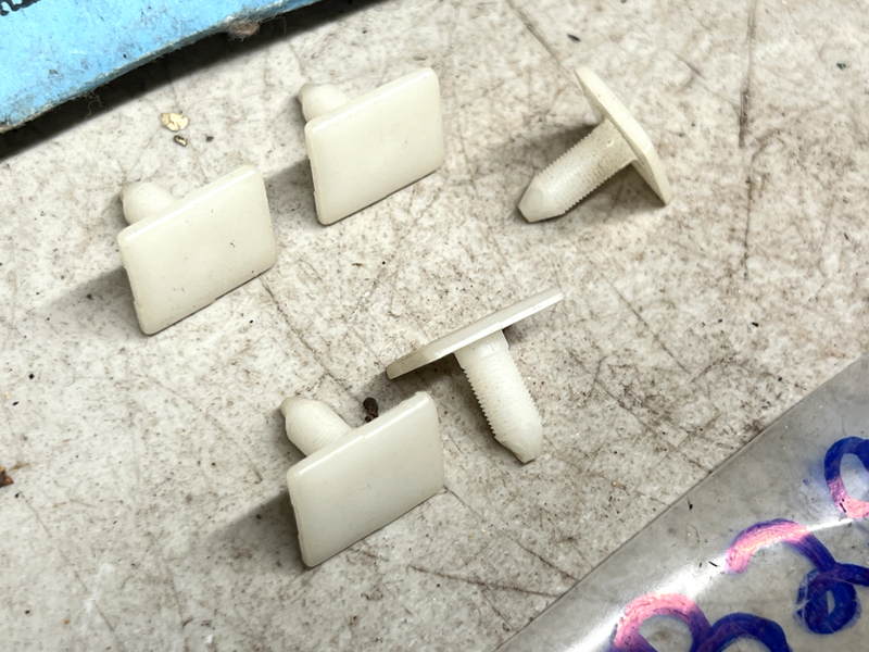 (5) NOS OEM Ford EOZZ-6621060-A Retainer B29-87