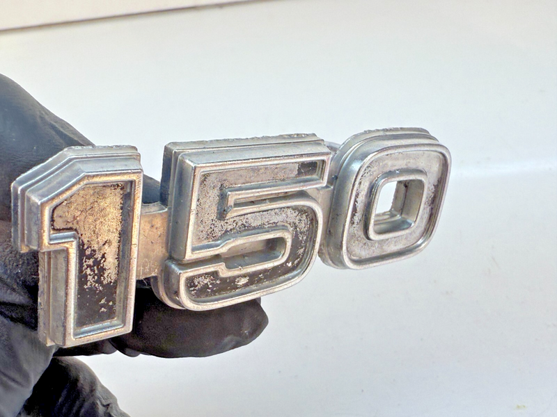 OEM 1975 - 1979 Ford Econoline 150 Emblem D5UB-11291C00 1976 1977 1978 B32-211
