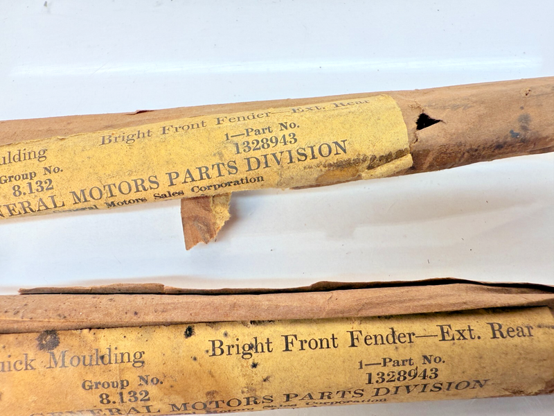 (1) NOS 1946 - 1948 BUICK SUPER & ROADMASTER SPEAR MOLDING TRIM 1328943 B32-303