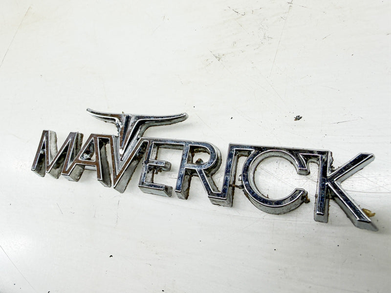 OEM 1970 - 1977 FORD MAVERICK FENDER EMBLEM LONGHORN D0DZ-16098 E10-118
