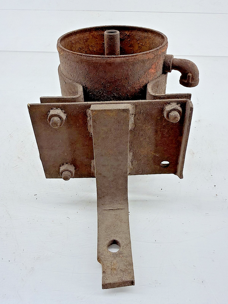 Original Jeep Willys Filter Oil Filter Canister & Bracket Rat Rod MB C49-15
