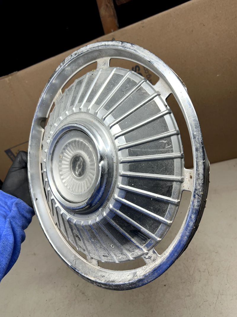 OEM GM 1964 Chevrolet Chevelle Malibu 14" Hubcap Wheel Center 64 B40-12