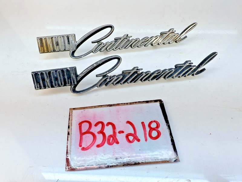 OEM 1975 -1979 LINCOLN CONTINENTAL PAIR HEADLIGHT DOOR EMBLEM D5VB13B124 B32-218