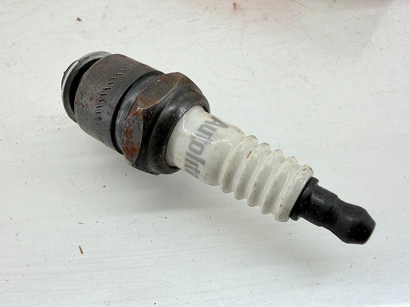 (9) VINTAGE NOS Autolite Ford Spark Plugs A52 B00-12405-A C66-44