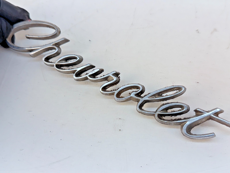 RARE Vintage CHEVROLET Emblem Metal Script Logo Lettering B32-349